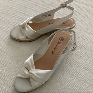 Bella Vita size 8 wide white satin sandals